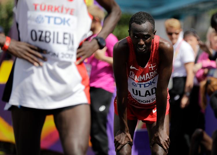 Danske Abdi Hakin Ulad erkender, at han havde en meget hård afslutning på søndagens VM-maratonløb. Her forsøger han at få luft efter sin 13.-plads. 
   