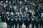 En styrket indsats fra politiet og klubberne har ført til, at der anholdes færre ved fodboldkampe, oplyser Rigspolitiet. Undtagelsen er kampe mellem Brøndby og FCK. 
