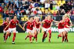 Det danske kvindelandshold fejrer sejren over Østrig i semifinalen.  