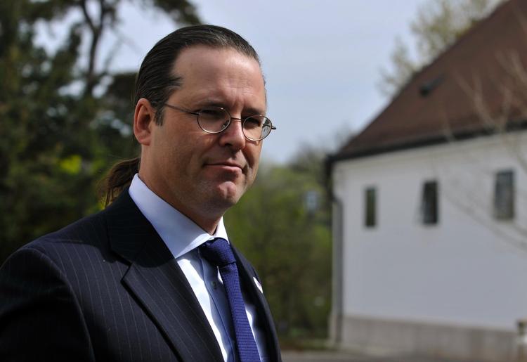 Anders Borg blev politianmeldt efter anonyme indberetninger om, at han skulle have seksuelt antastet gæster til en fest forrige weekend. Sagen har fået den tidligere finansminister til at trække sig fra flere bestyrelsesposter (AP Photo/Bela Szandelszky)
   