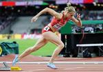 Sara Slott Petersen på vej mod de ti hække og 400 meters sprint, der koster enorm energi at gennemføre på VM-niveau.
   