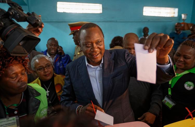 Præsident Uhuru Kenyatta - står til genvalg. Kenya prises for at vise Afrika og omverden, hvordan man gennemfører et demokratisk valg. 