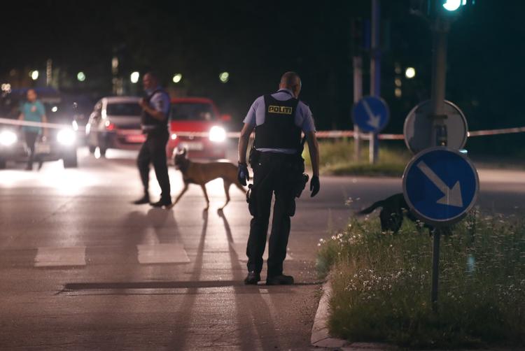 Politiet er i krydset Ruten og Åkandevej i gang med at undersøge, om der rent faktisk er affyret skud i Tingbjerg.  