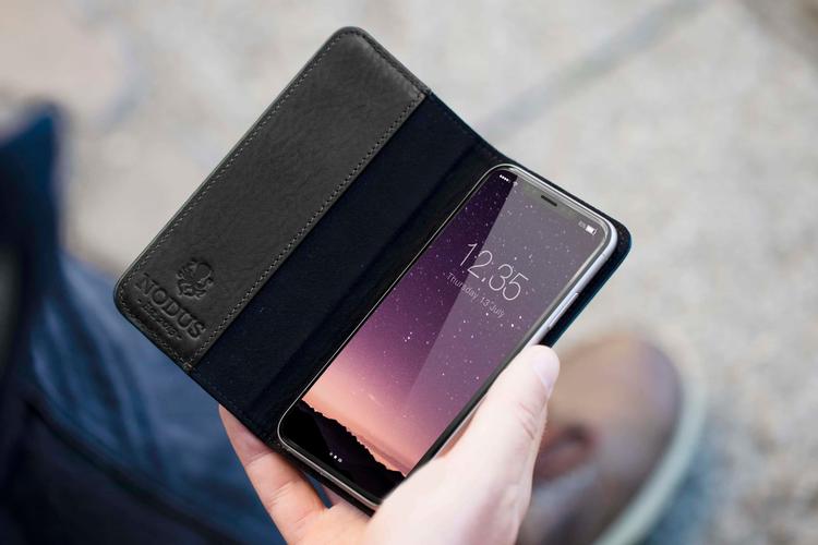 Cover-firmaet Nodus har dette bud på, hvordan den nye Luksus-iPhone kommer til at se ud, baseret på de mål, de har fået udstukket fra Apple.  
