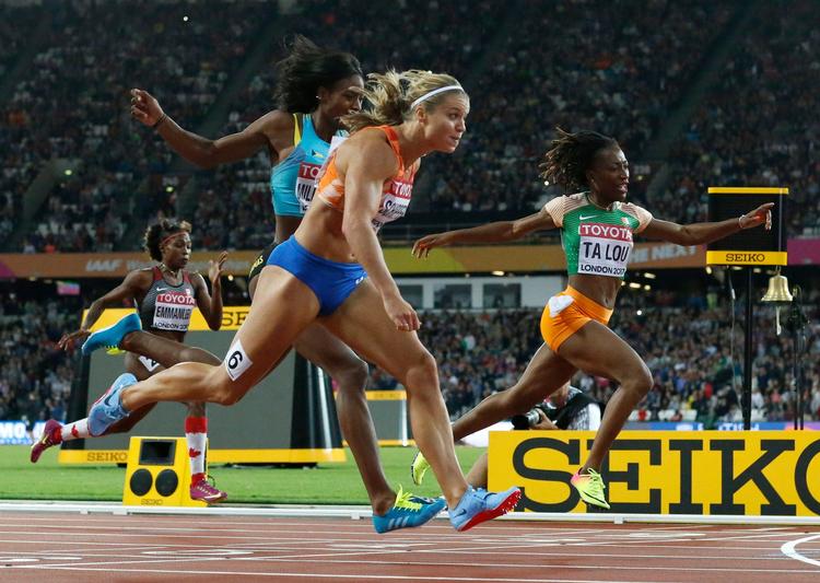 Store, stærke Dafne Schippers (tv.) forsvarer her sin VM-titel i tæt duel med bl.a. Marie-José Ta Lou (th.) fra Elfenbenskysten.  