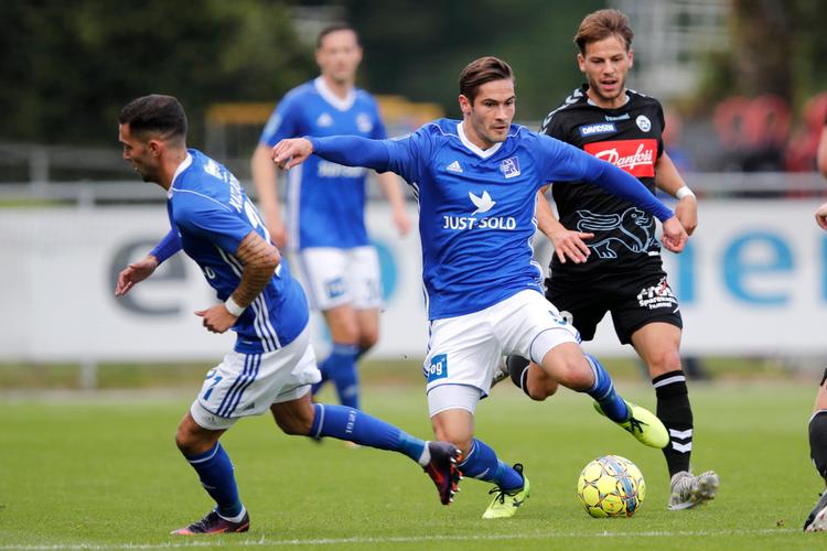Lasse Fosgaard blev rykket ned som højre back, da Lyngby endelig fik point igen. 