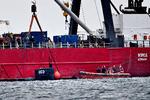 Den hjemmebyggede ubåd blev lørdag eftermiddag hævet op af vandet i Øresund, cirka 2 sømil fra Dragør havn.  