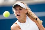 Uanset udfaldet af den anden semifinale, møder Caroline Wozniacki en højere rangeret spiller i søndagens finale. 