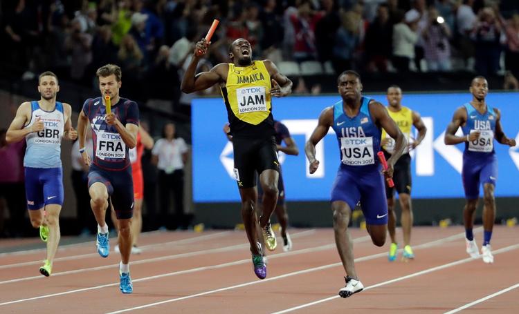 Usain Bolt må give op med 60 meter tilbage af den korte stafet. En trist afslutning for den store jamaicaner på en helt fantastisk karriere
  . 