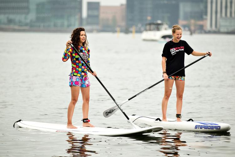 Til Kulturhavn Festival kan du forsøge dig med paddleboard og hoppe på alle kulturhavn-både og havnebusserne helt gratis.  