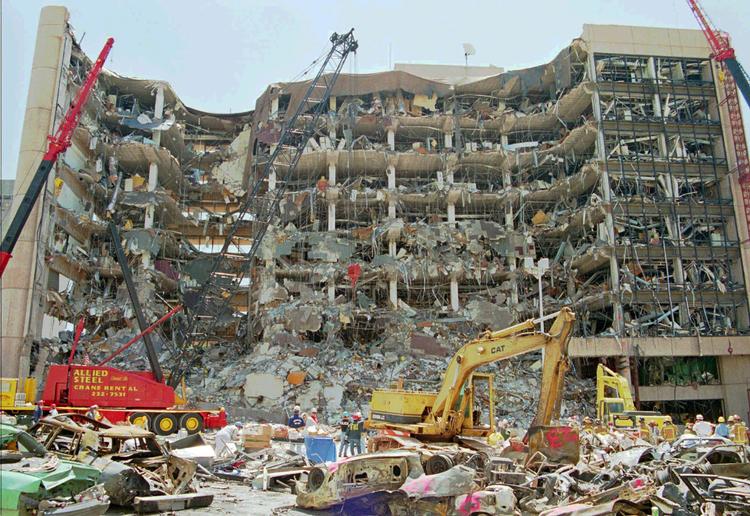 Ødelæggelserne var omfattende, da forbundsmyndighedernes bygning i Oklahoma City blev mål for en terrorbombe i april 1995. Ugerningen ser ud til at have inspireret en 23-årig mand, der ville gennemføre et angreb med en tilsvarende bombe. 
