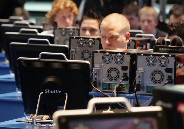 Københavnerne får nu mulighed for at dyre deres interesse for computerspil ligesom disse entusiaster fra Hannover. (Arkivfoto: AP Photo/Joerg Sarbach)
  