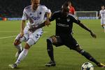 Pierre Bengtsson (tv.) fra FC København i nærkamp med Qarabags Donald Guerrier.
   
