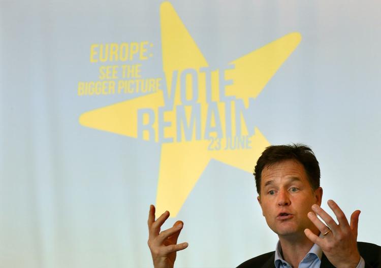 Nej-siger Nick Clegg vil råbe befolkningen op og forhindre Brexit. Derfor udgiver han snart en ny grønspættebog.  