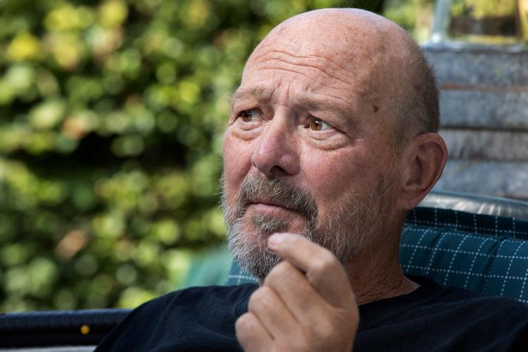 Allan Riise er 72 år og fik i maj konstateret kræft i bugspytkirtlen. Han fik først en tid til operation på Rigshospitalet 23. juni. Men i ventetiden på operationen spredte sygdommen sig, så han ikke kunne opereres alligevel.  