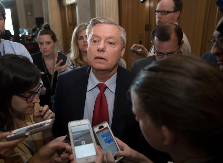 Lindsey Graham og Donald Trump havde offentlige skænderier under præsidentvalgkampen, hvor de begge var kandidater. Nu har de det igen. 