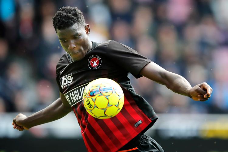 Paul Onuachu har fået en ufrivillig pause fra fodbold på grund af vrøvl med blindtarmen. Ikke godt for FC Midtjylland. 
   