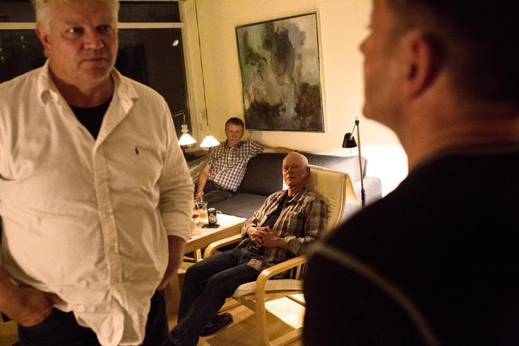 Hver sjette uge mødes disse fire mænd. Det har de gjort gennem 32 år. Ad åre har de udviklet en mødeform, hvor den strukturerede samtale er det centrale. Det giver mulighed for samtaler, som rækker dybt ind, mener de. 
    