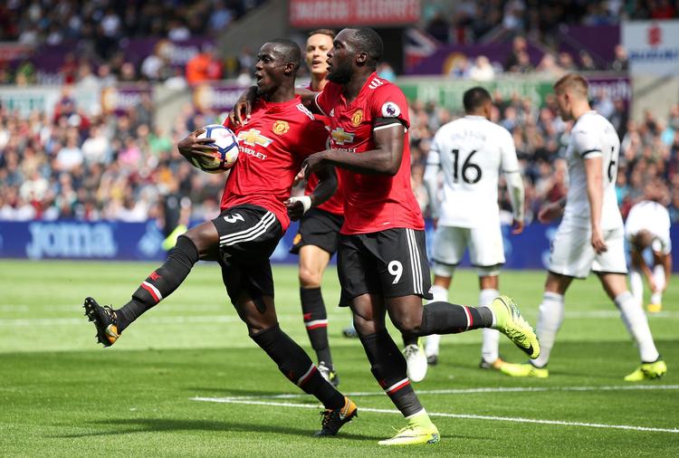 Manchester Uniteds første to mål mod Swansea blev scoret af Eric Bailly (tv.) og Romelu Lukaku (th.). 