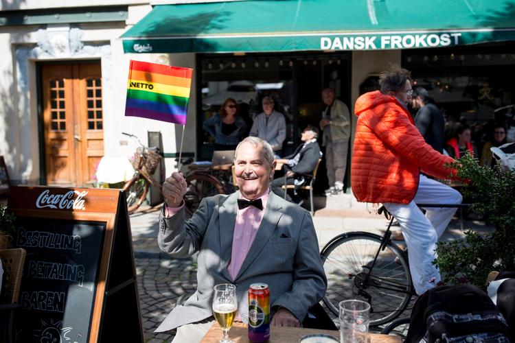 Lørdag anslog Hovedstadens Beredskab, at 25.000 paradedeltagere og over 300.000 tilskuere var på gaden i forbindelse med priden.  