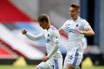 FCK spillede en fremragende første halvleg, hvor Kasper Kusk (tv.) scorede til stor jubel fra Ján Gregus (th.). 