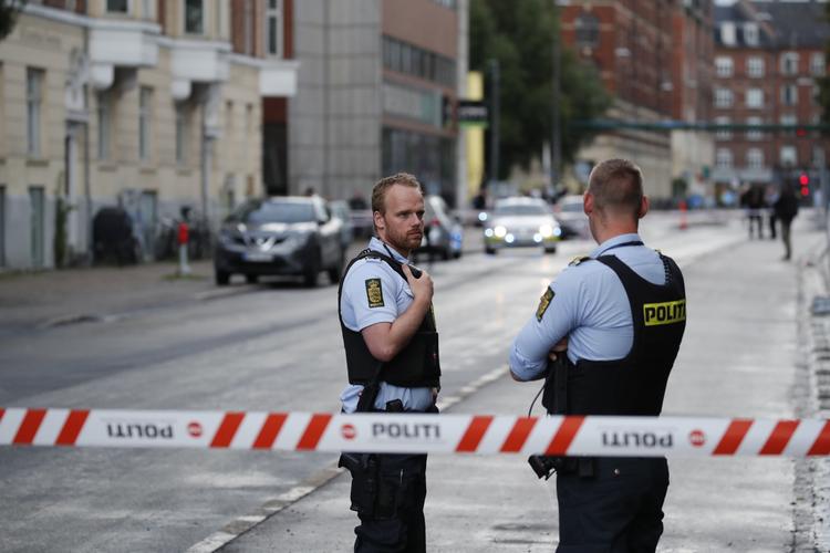 Politiet undersøger skud på Esromgade på Nørrebro søndag aften.  