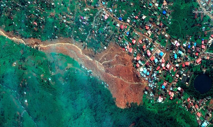 Et satellitbillede viser mudderskredet i Freetown, Sierra Leones hovedstad.  