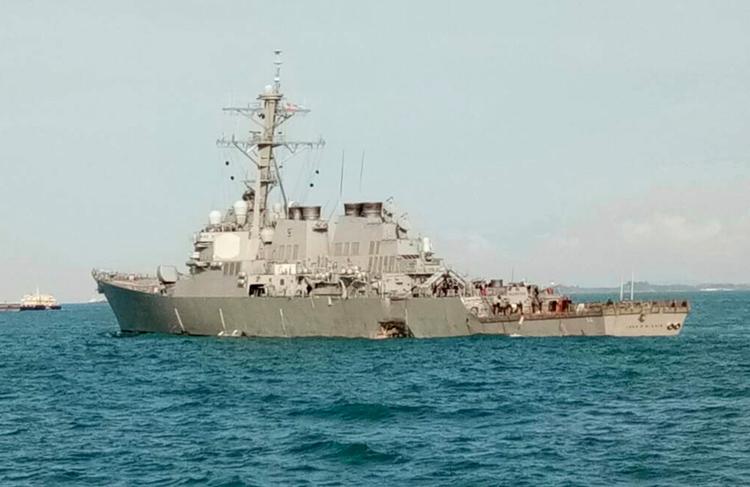 Destroyeren 'USS John S. McCain' fik et hul i skroget, efter at det kolliderede med et stort tankskib.  