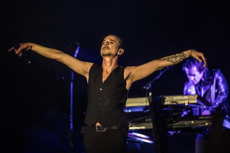 For anden gang på under et år giver Depeche Mode koncert i København. 