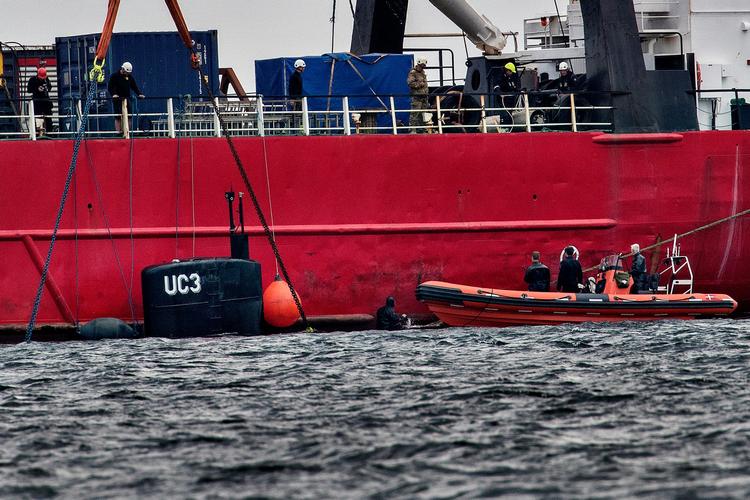 »Nautilus« blev hævet efter forliset, der ifølge kaptajnen skete, da der opstod en fejl ved en ballasttank.   