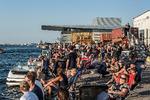 De to teams skal nu kvalificere deres specifikke bud på, hvordan Papirøens kommende vandkulturhus skal se ud. Hvis alt går efter planen, skal de nye bygninger på Papirøen stå færdige i 2021. 