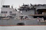 Destroyeren USS John S. McCain fik et ordentlig hul i skroget, d den kolliderede med et stort tankskib.  