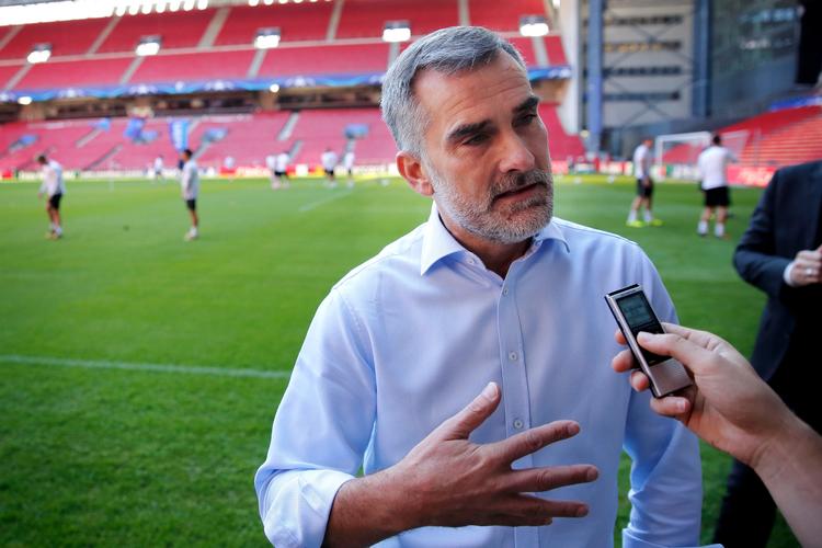 FC København-direktør Anders Hørsholt er utilfreds med politiets indsats under den kamp, der kommer til at koste hans klub dyrt i nærmeste fremtid. 