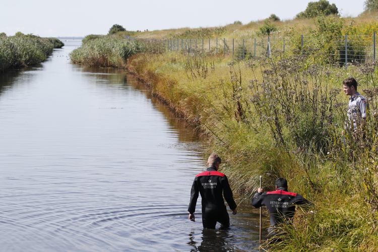 23 mand fra Beredskabsstyrelsen leder efter de manglende ligdele efter Kim Wall. 
   