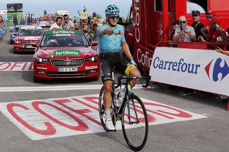Den 24-årige kasakher Alexey Lutsenko jubler efter sin fornemme solobedrift på 5. etape. Foto: Unipublic/Photogomez Sport. 