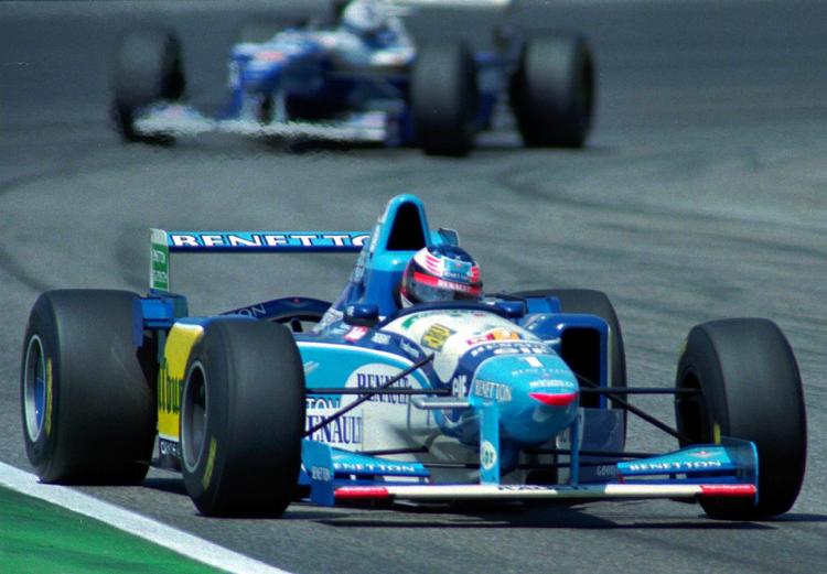 Michael Schumacher blevverdensmester to gange i en Benetton. Her er en udgave fra 1995. Det er en lignende bil fra 1994 hans søn skal køre i på Spa.  