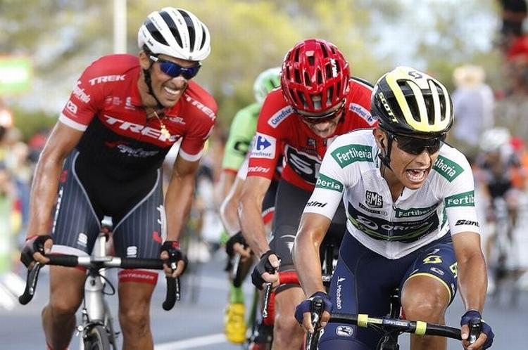 Chris Froome (i midten) er imponeret af Esteban Chaves' (t.h.) og Alberto Contadors klatrestyrke. Foto: Unipublic/Photogomez Sport. 