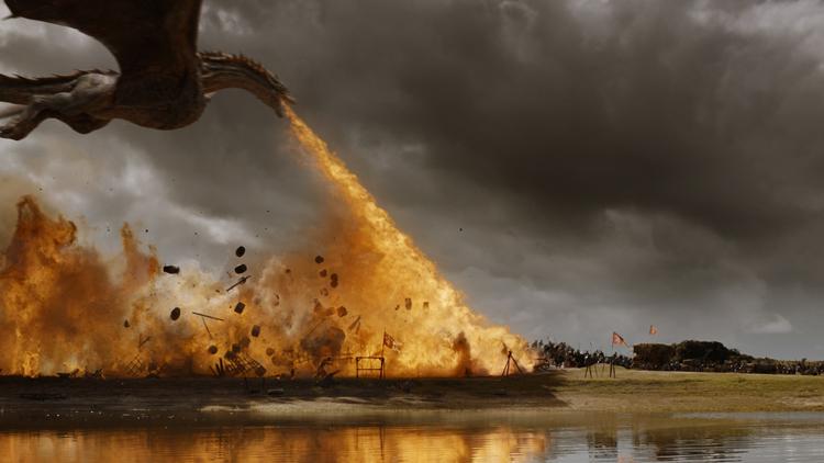 Børn, unge og voksne deler på godt og ondt universer på en måde, de aldrig før har gjort, og det er ikke nogen forhindring for at kunne se frem til endnu tre kvarters dragekamp. HBO/AP