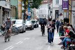 Simone Olsson og Josefine V. Rasmussen føler sig tryggere, når vi ikke lader terrortruslen fylde så meget i bybilledet. Københavnerne på gaden ser ingen grund til at pakke en bilfri sikkerhedszone rundt om Indre By. 