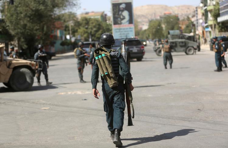 En præst meldes dræbt i angreb på moske i Kabul. 