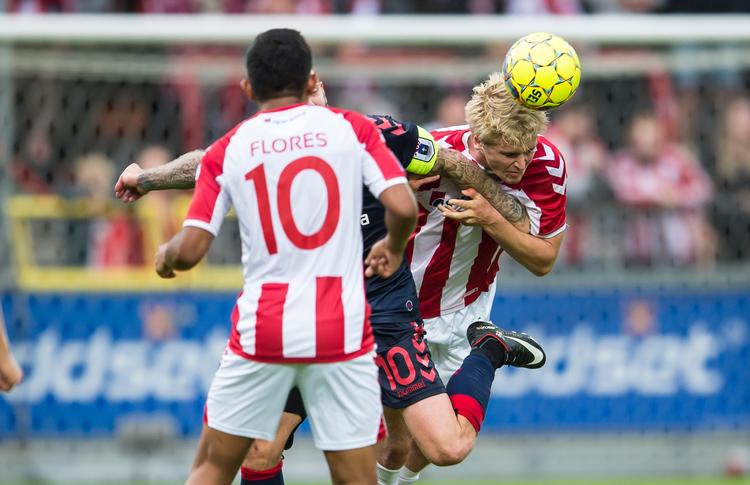 Det var mere fight end finesse i opgøret mellem de to gamle jyske giganter. 