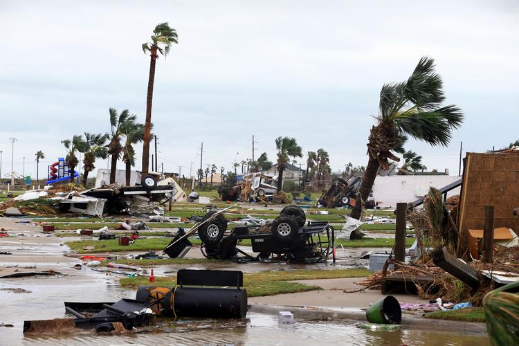 Omfattende ødelæggelser efter kategori 4 orkanen Harvey ramte USA natten til lørdag. Her ses en smadret trailerpark i Port Aransas, Texas. 
   