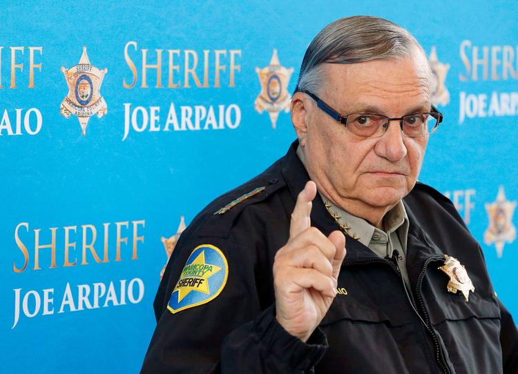 85-årige Arpaio er tidligere beskyldt for at internere fanger under umenneskelige forhold i lejre i Arizonas ørken. 