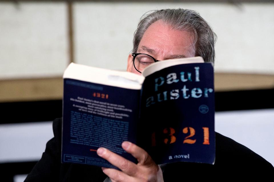 Paul Auster læser op. 