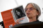 Eileen Myles læser op af en tidligere udgivelse. 