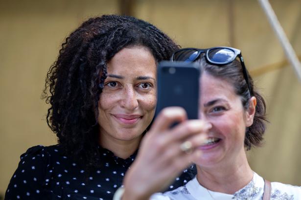 Zadie Smith stillede op til en selfie. 
