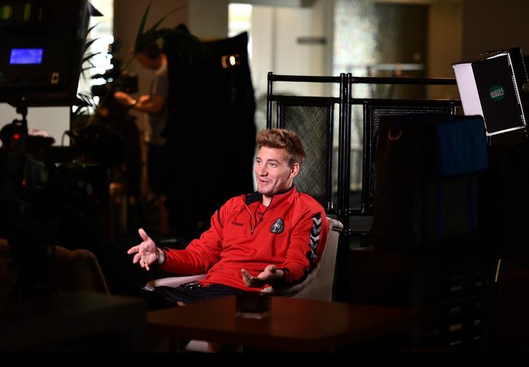 Nicklas Bendtner på mandagens pressemøde, hvor medierne ville vide, hvordan han har det med at komme tilbage på landsholdet.
   