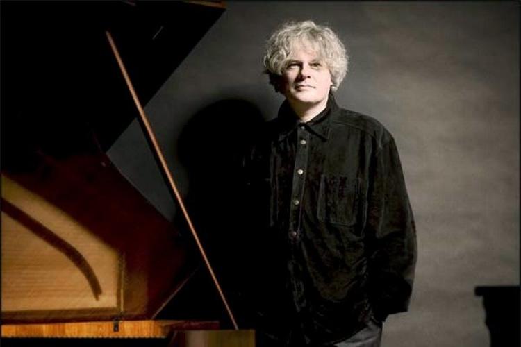 Koncerten med den hollandske pianist Ronald Brautigam kom til tider til at minde mere om en fremvisning af en oldsag på et museum end om en kunstnerisk oplevelse. 
   Pressefoto  