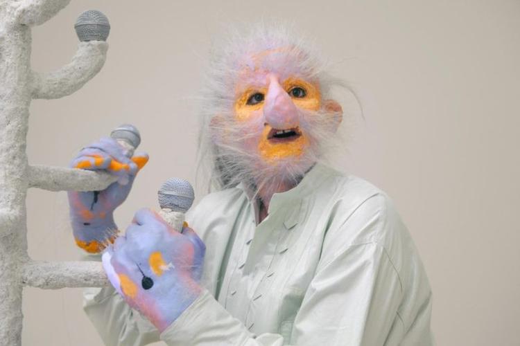 Med afsæt i hendes fantasifulde univers skaber Tori Wrånes en ny, omfattende lydinstallation til udstillingen på Kunsthal Charlottenborg tilsat film og forunderlige skulpturelle elementer. 