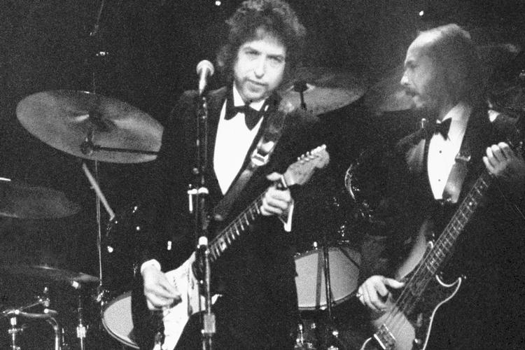 Til Grammy Awards i 1980 optrådte Bob Dylan med kristen rock. Han sang om, at man skulle tjene nogen - om det så var djævlen eller Herren. Arkivfoto  